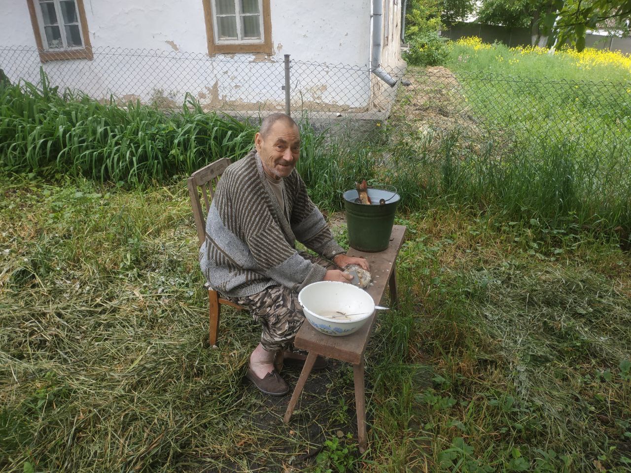 Літній день біля хати
